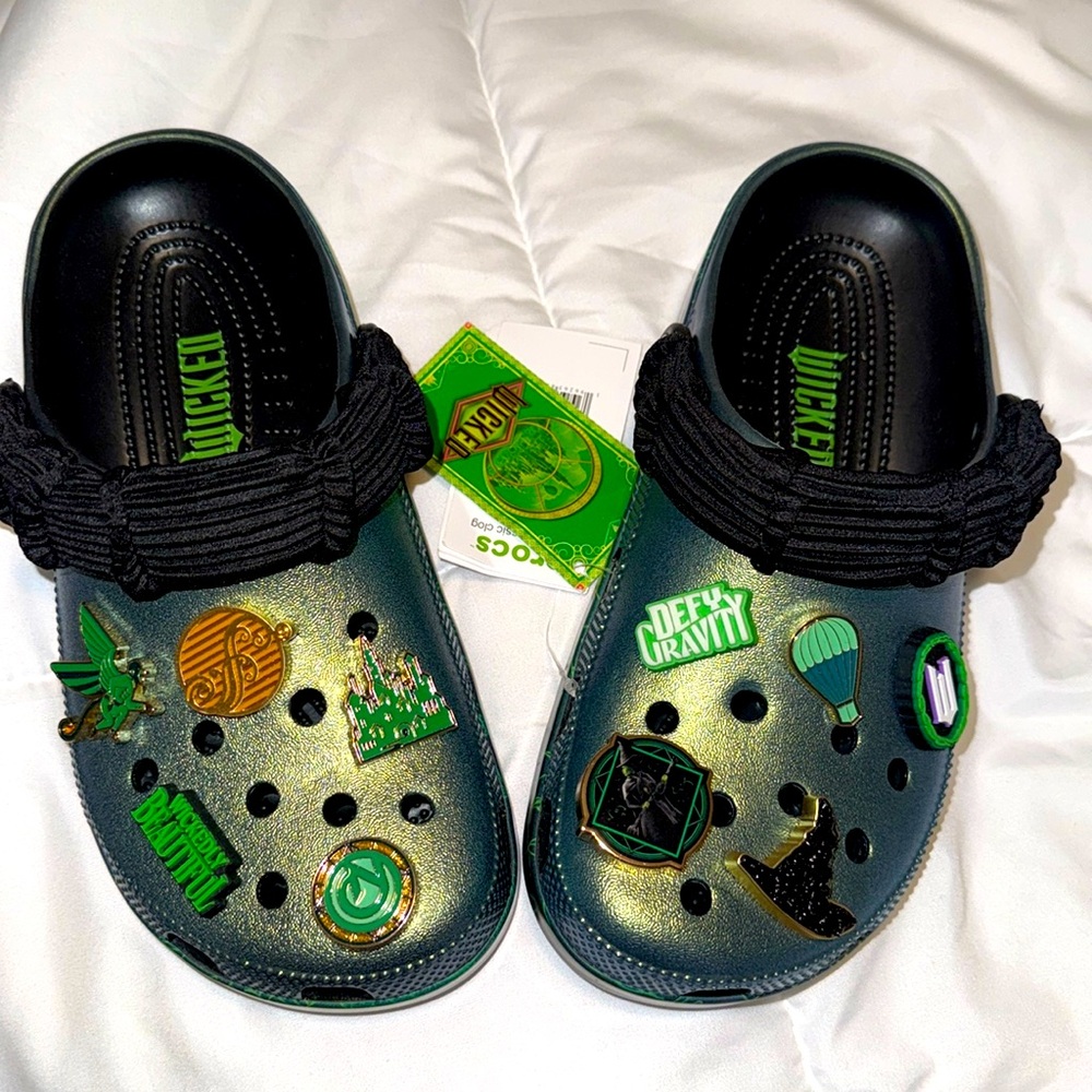 🧙 Crocs x Wicked Elphaba 🧙SOLD OUT!! New!